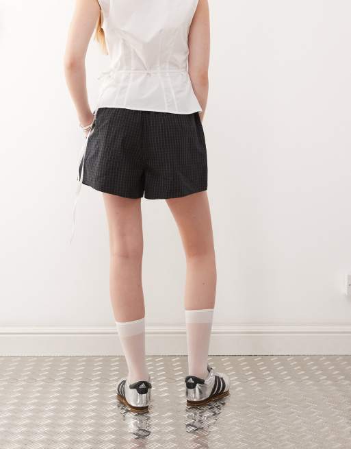 Weekday plaid shorts in black, 4 of 5