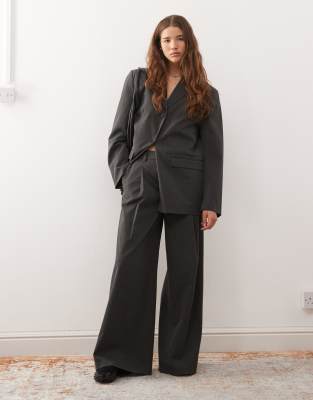 Weekday - Plissierte Oversize-Hose in Dunkelgrau meliert mit weitem Bein, Kombiteil