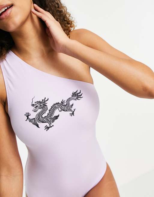Weekday - Porto - Costume da bagno monospalla con stampa di dragone colore lilla
