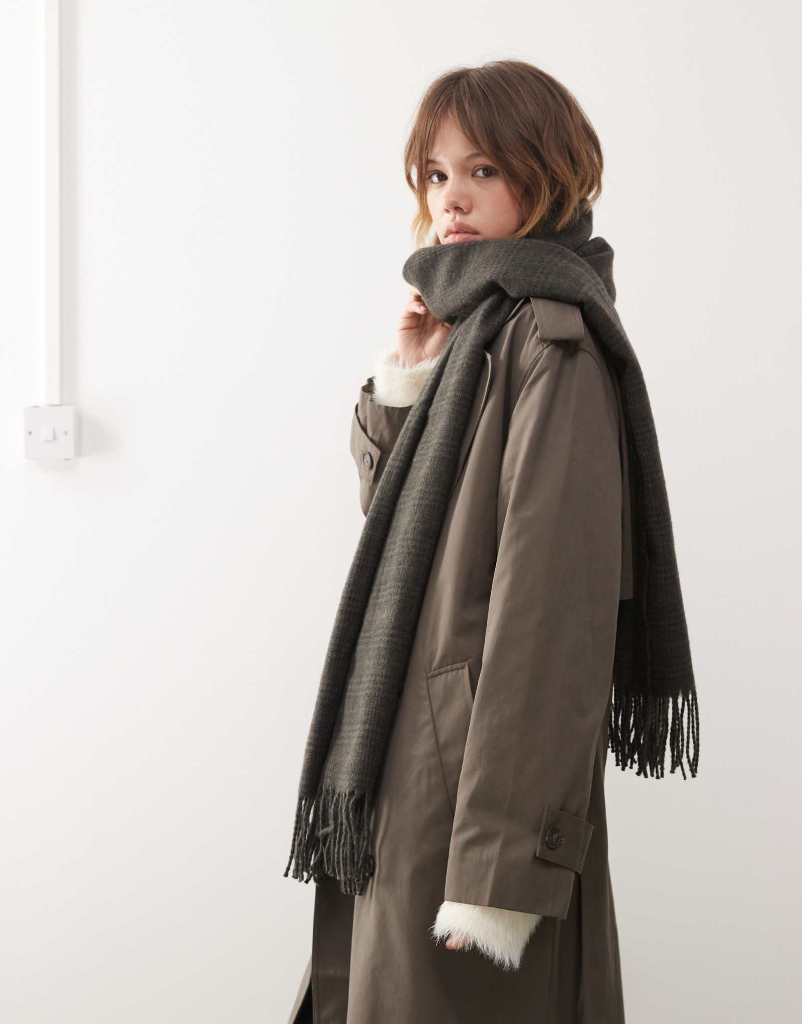 Шарф-оверсайз премиум-класса Weekday в серую клетку