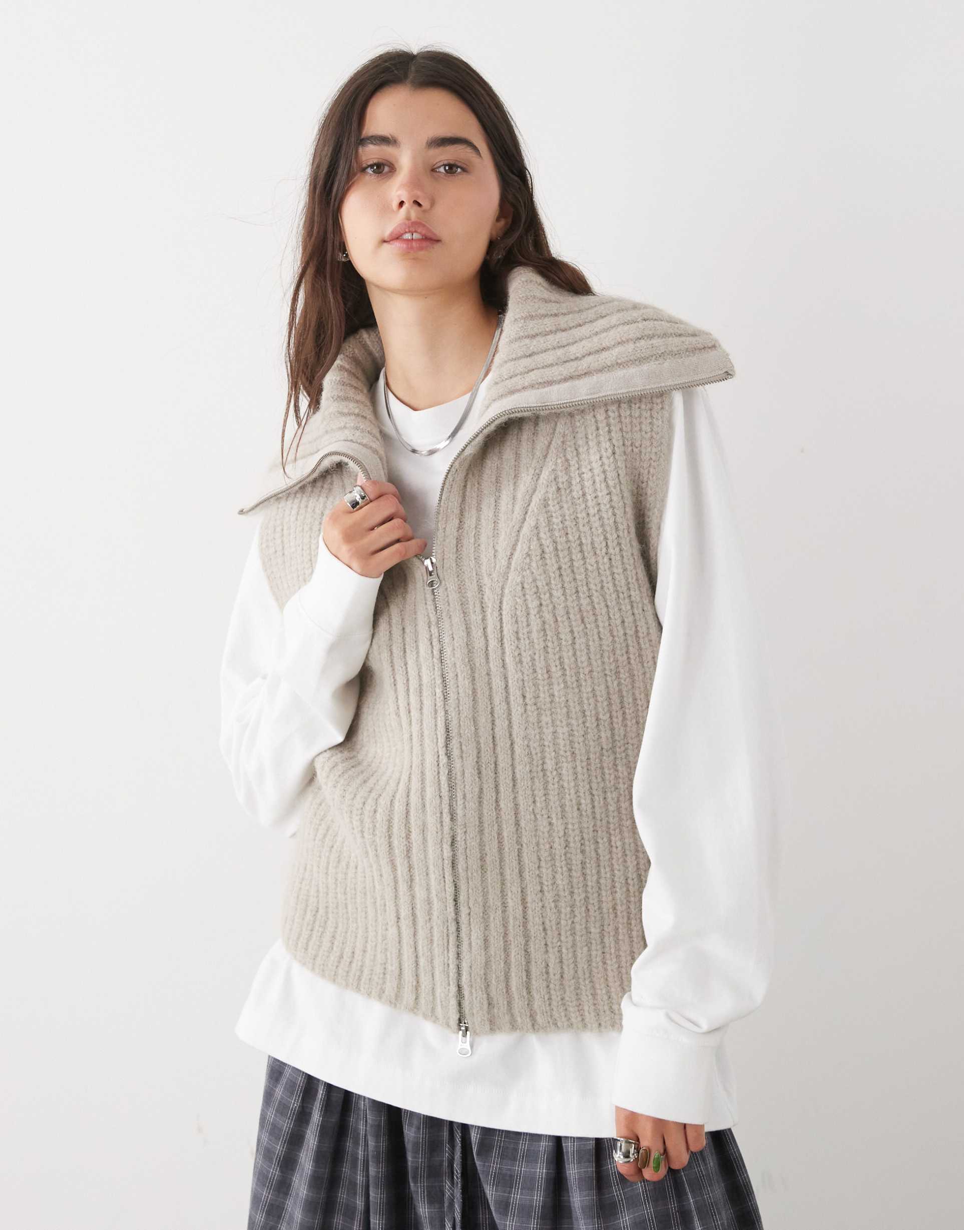 weekday premium wool blend chunky knit zip up vest in heathered beige