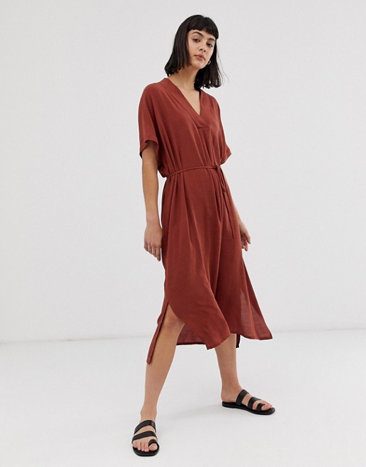 Weekday V-neck midi shirt dress with side slits in rust