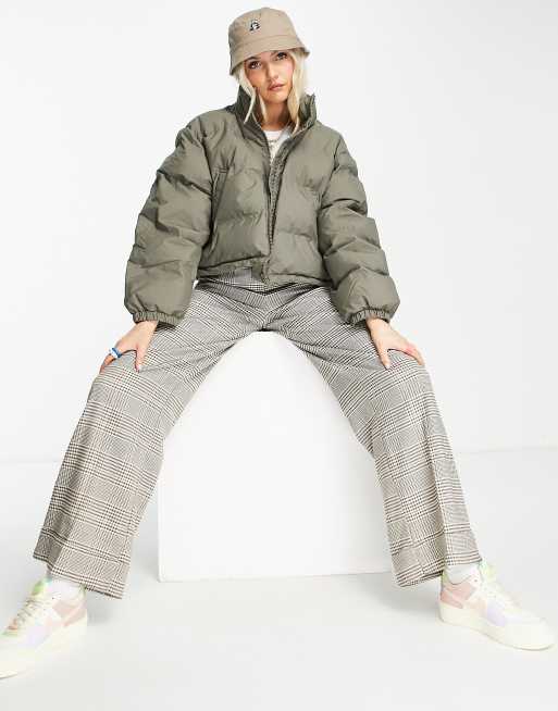 Weekday – Promis – Kakifärgad vadderad jacka med kort design - KHAKI