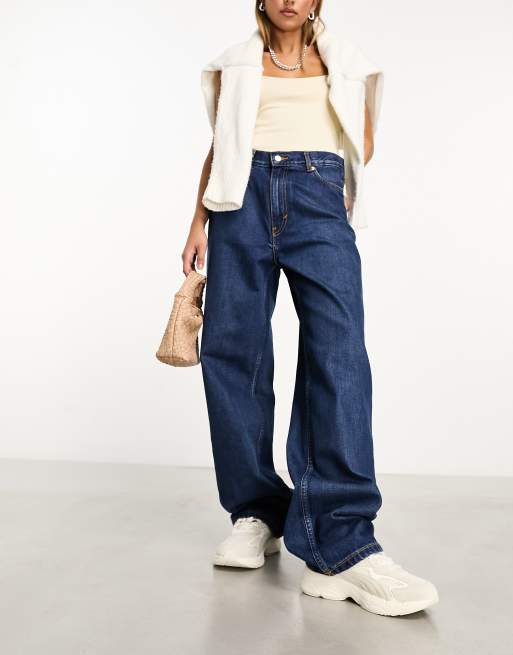 Image 2 of RELAX FIT MID-RISE JEANS from Zara