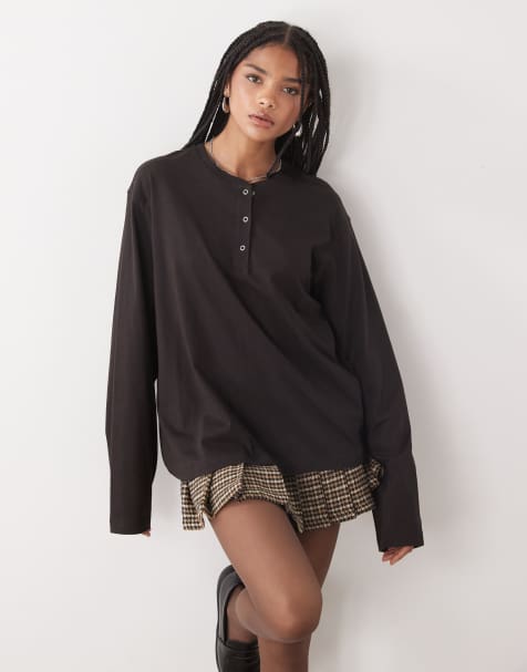 Weekday - Rechte henley top met lange mouwen en knopen in donkerbruin - view 1