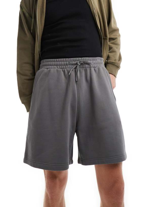 Weekday - relaxed fit jersey shorts in off-black