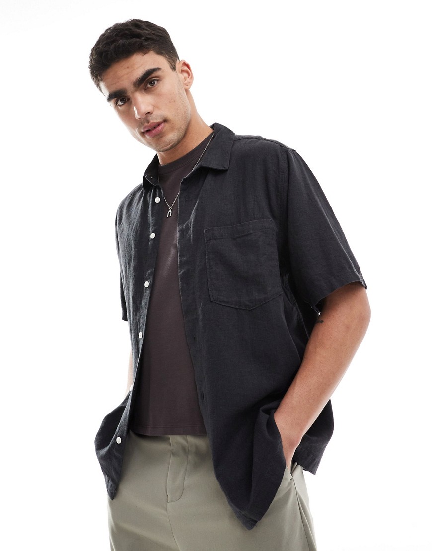 relaxed fit linen blend short sleeve shirt in black