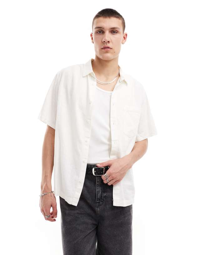 Weekday - relaxed fit linen blend short sleeve shirt in off-white