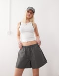 [Weekday] Weekday relaxed fit shorts in grey check M Grey
