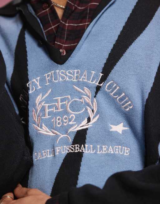 Weekday - Rene - Polo-sweatshirt i blå/sort med grafisk 'Fantazy Fussball'-print, 2 af 4