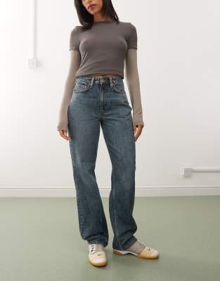 Weekday - Resolute - Stretch-Jeans in blauer Waschung mit hohem Bund und geradem Schnitt