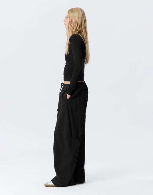 Weekday ripstop wide leg trousers with elasticated waist in black, 2 of 4