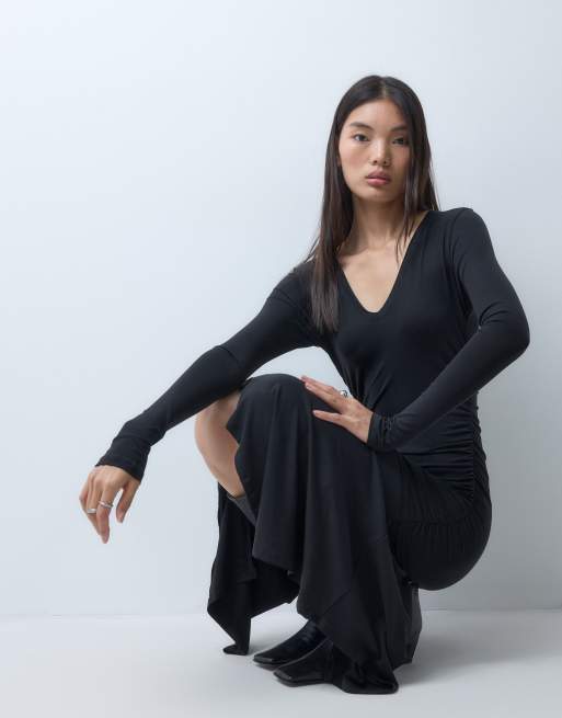 Weekday robe mi-longue noire à col V, manches longues et ourlet asymétrique, 5 de 5