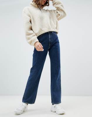 loose fit baggy jeans