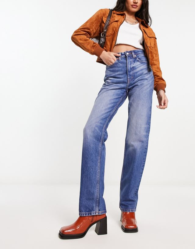 Weekday - rowe extra high waist straight leg jeans in wave blue