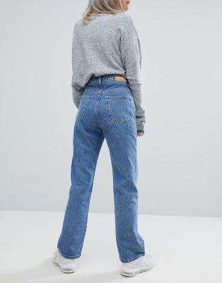Weekday - Rowe - Jeans met superhoge taille en rechte pijpen in medium  hemelsblauw | ASOS