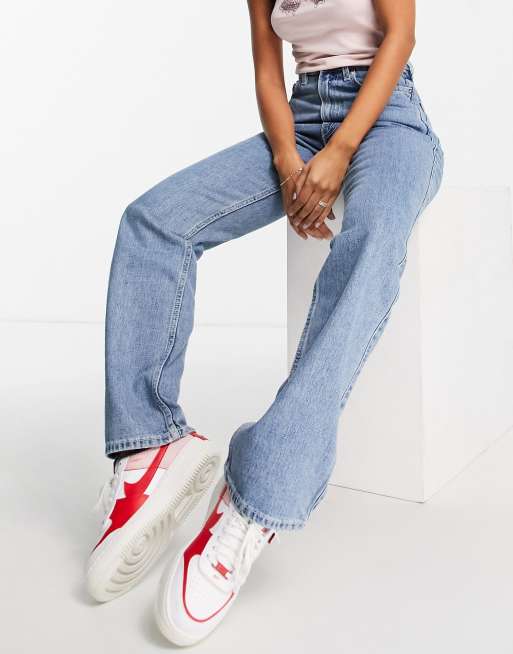 Weekday - Rowe - Katoenen jeans met rechte pijpen in fris blauw met wassing - MBLUE