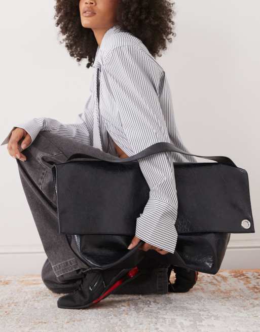 Weekday - Sac porté épaule en PU effet craquelé à rabat supérieur - Bleu nuit, 2 de 4