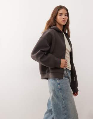 Weekday - Scarlet - Oversize-Kapuzenjacke aus neoprenähnlichem Material in Braun-Brown