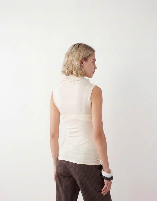Weekday – Schmal geschnittenes Oberteil in Beige mit Stehkragen, 4 von 4
