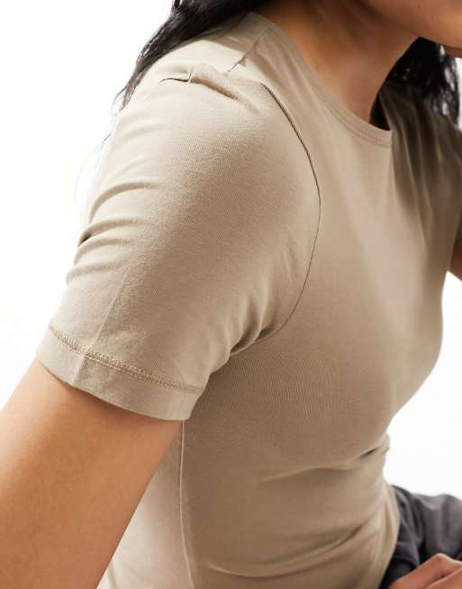 Weekday – Schmal geschnittenes T-Shirt in Beige mit farblich abgesetzten Nähten, 2 von 4