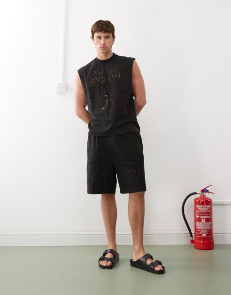 Weekday – Shorts in verblichenem Schwarz mit Lochstickerei, Kombiteil - view 1