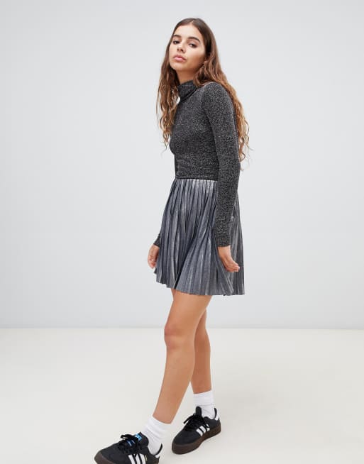 Silver pleated 2024 mini skirt