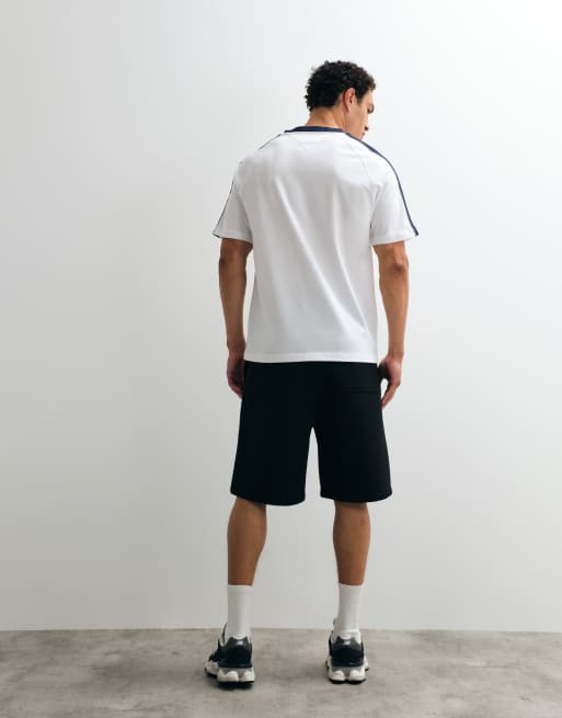 Weekday Simon Jersey Shorts in Black in Scuba-Style Fabric, 4 of 7