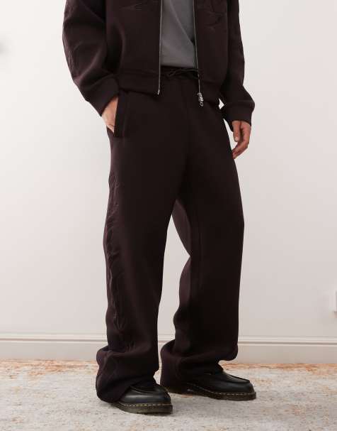 Weekday - Simon - Pantaloni felpati in tessuto scuba bordeaux con grafica ricamata in coordinato - view 1