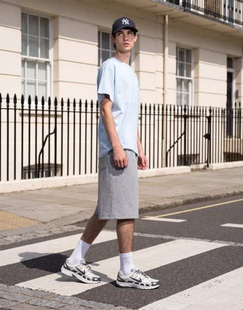 Weekday Simon jersey shorts in grey melange in Scuba-Style Fabric