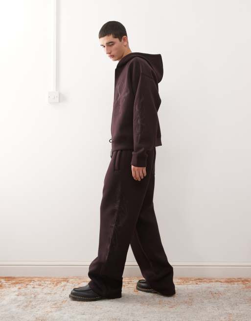 Weekday – Simon – Vinröda sweatpants i scubaliknande tyg med broderi, del av set, 3 av 5