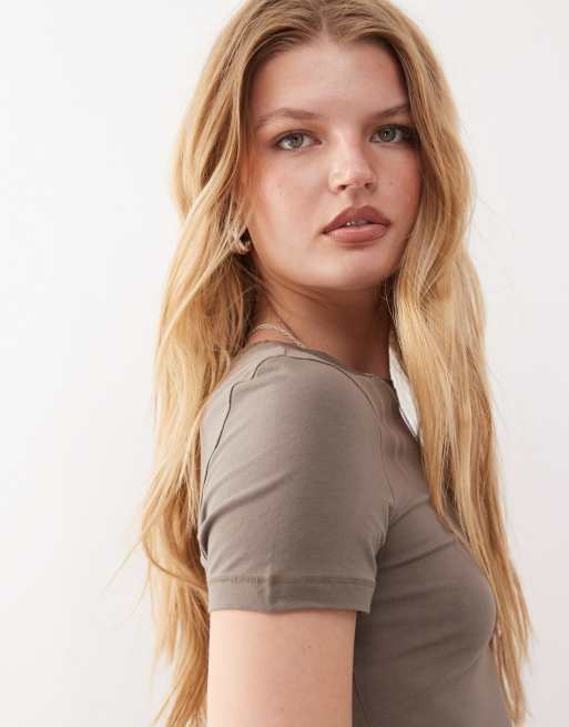 Weekday slim fit t-shirt in dark mole
