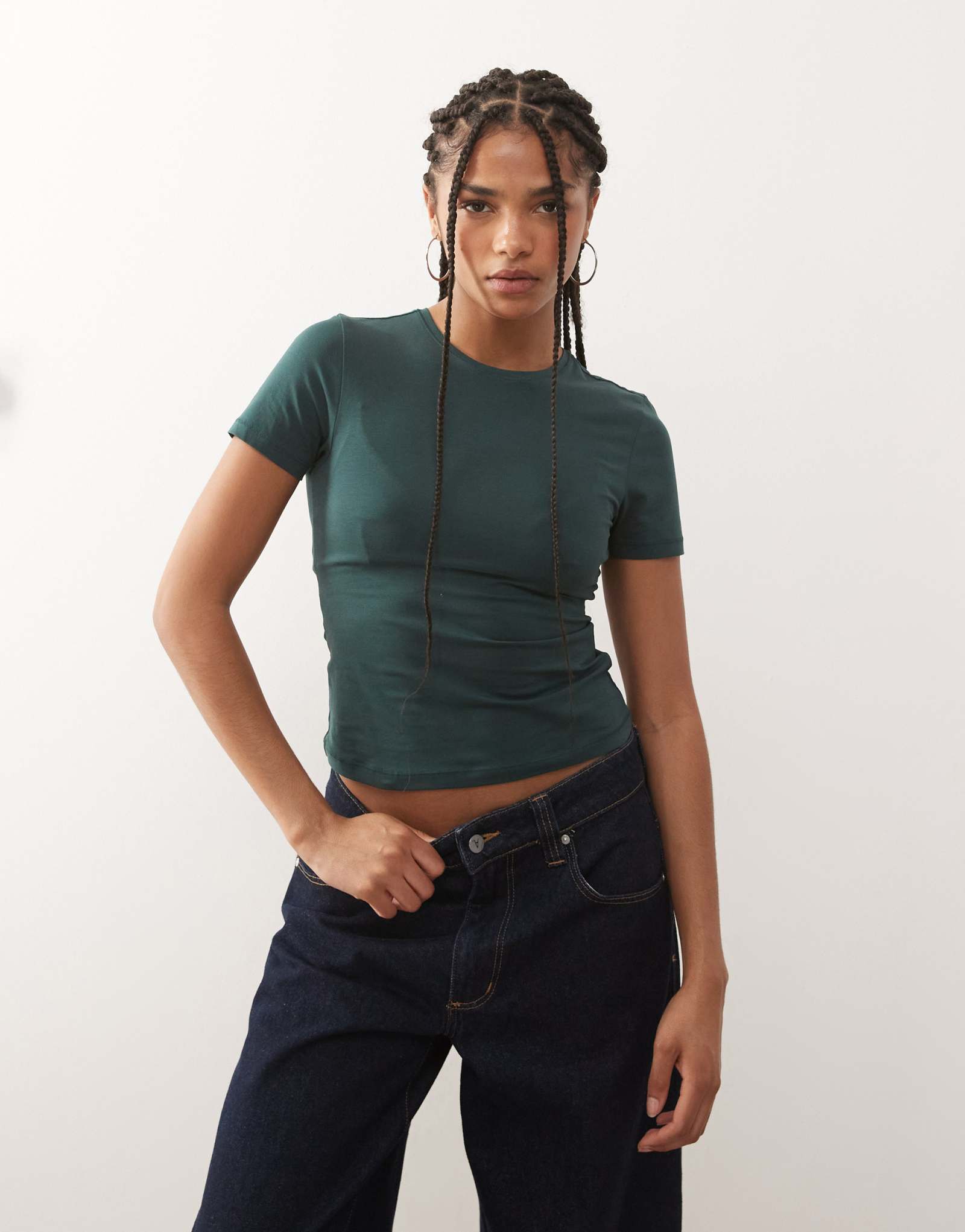 Облегающая футболка для буднего дня бензиново-зеленого цвета