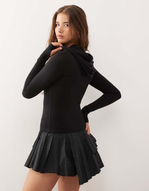 Weekday - Slim-fit top met korte rits, lange mouwen en capuchon in zwart, 4 van 4