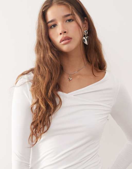 Weekday - Slim-fit top met overslag en lange mouwen in wit, 3 van 4