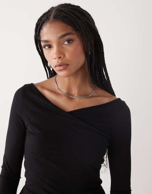 Weekday - Slim-fit top met overslag en lange mouwen in zwart, 2 van 4