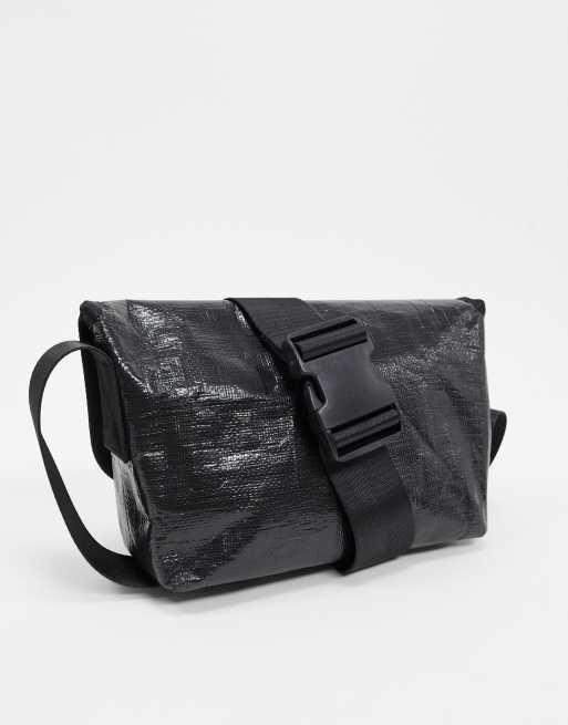 Weekday - Sort Klara messengertaske med tekstur