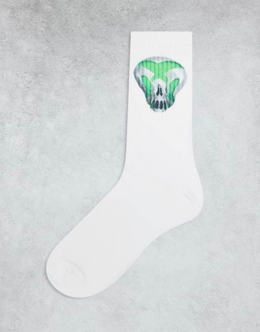 Weekday – Sportsocken in Weiß mit Cyber-Totenkopfgrafik