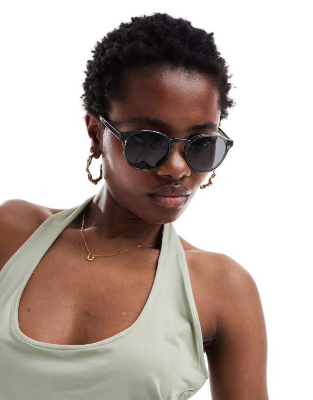 Weekday - spy round sunglasses in green exclusive to asos