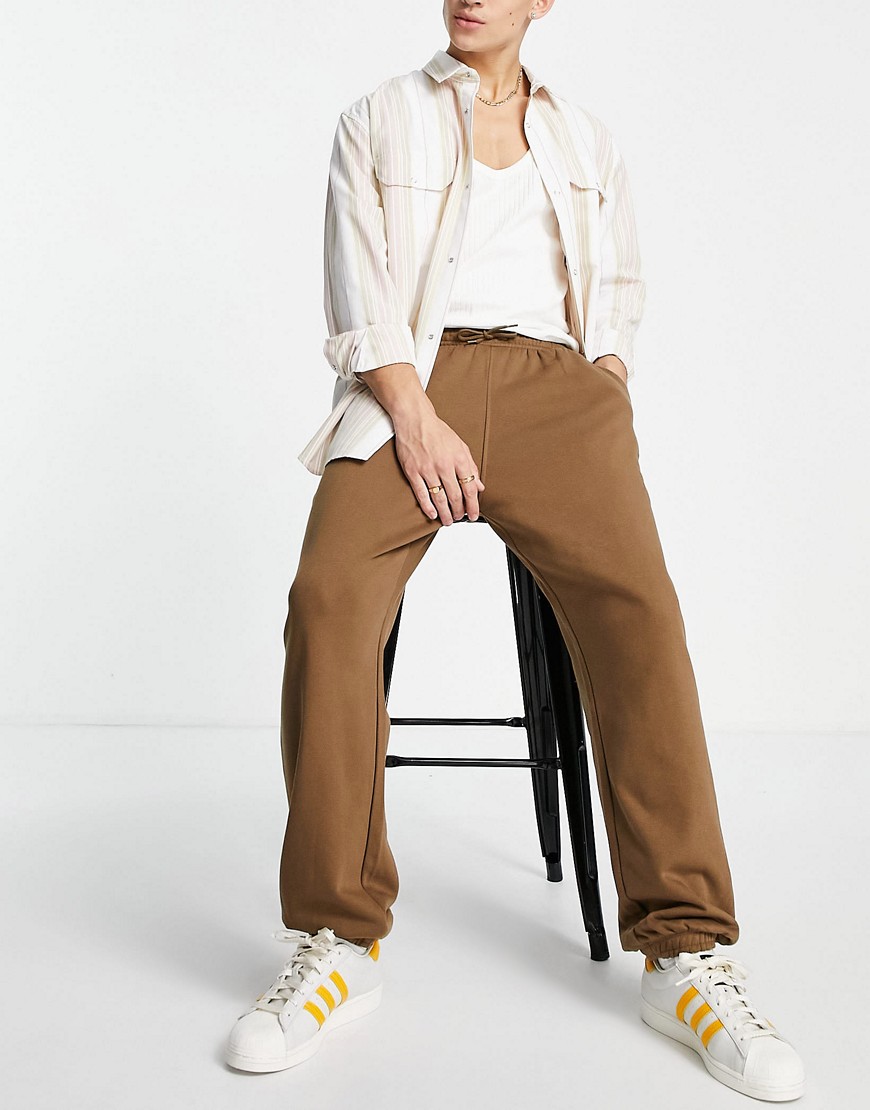 Weekday standard sweatpants in brown