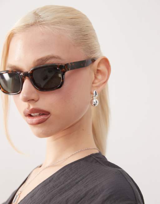 Weekday sunglasses with dark green lenses in tortoiseshell