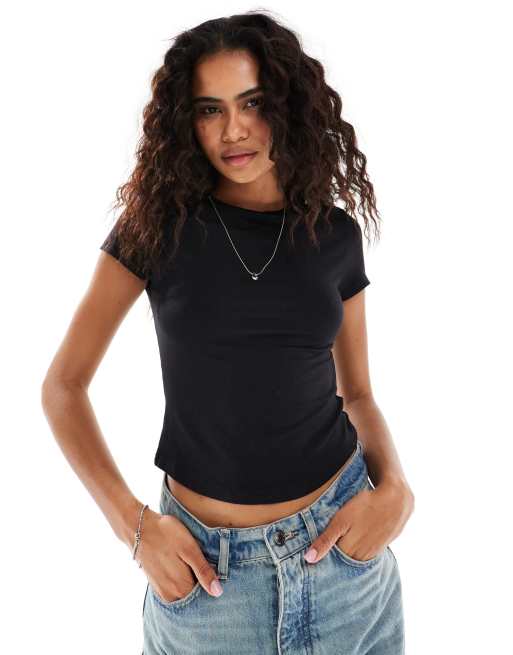 Weekday – Superweiches, figurbetontes T-Shirt in Schwarz mit abgerundetem Saum