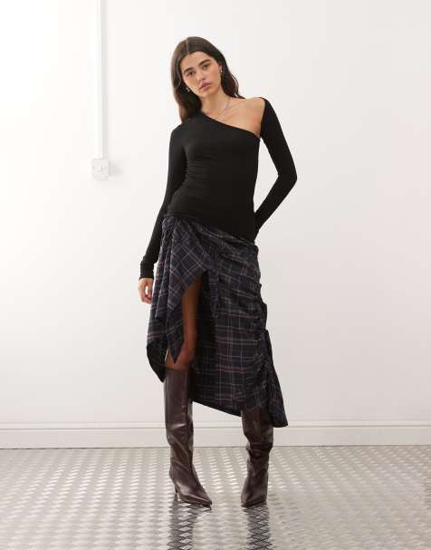 Weekday – Superweiches, langärmliges Oberteil in Schwarz mit asymmetrischem Cut-Out - view 1