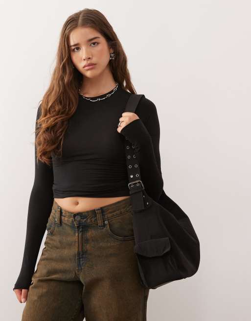 Weekday – Superweiches, langärmliges Slim Fit Oberteil in Schwarz mit Daumenlöchern