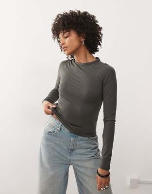 Weekday - Superweiches Slim-Fit-Oberteil in Dunkelgrau mit langen Raglanärmeln