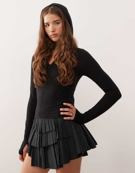 Weekday – Svart, långärmad topp med huva, dragkedja och smal passform - view 1