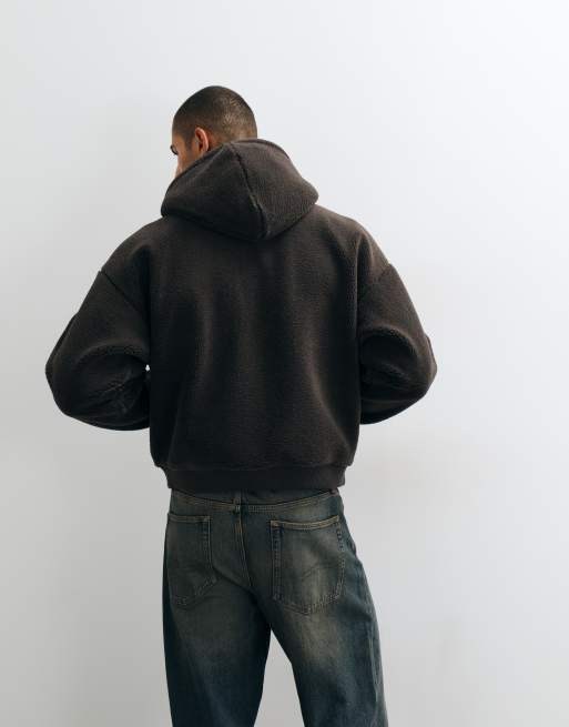 Weekday sweat à capuche zippé oversize en polaire imitation peau de mouton à col cheminée marron, 3 de 5