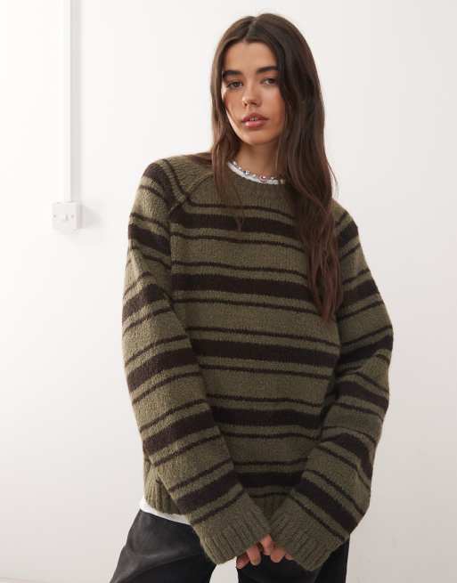 Weekday – Sweter oversize z fakturowanej przędzy z wyeksponowanymi szwami i wzorem w pasy w kolorze ciemnego khaki i brązowym