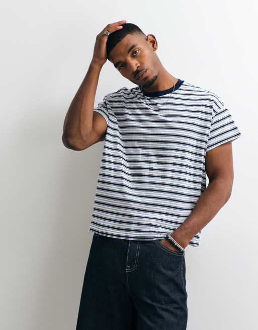Weekday t-shirt à manches courtes avec détail de manches à cap en rayures blanc cassé et marine, 5 de 5