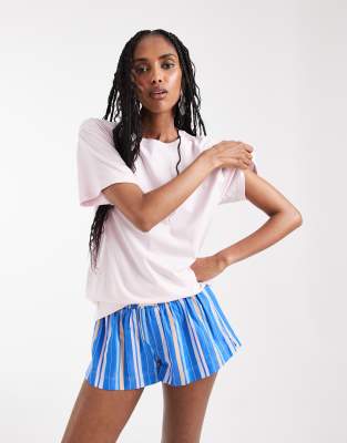 Weekday T-shirt In Pink